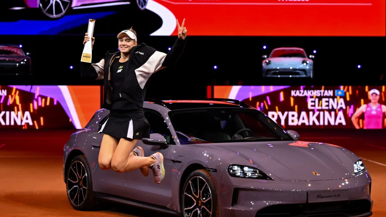 Елена Рыбакина пожертвовала рейтингом WTA ради сборной Казахстана