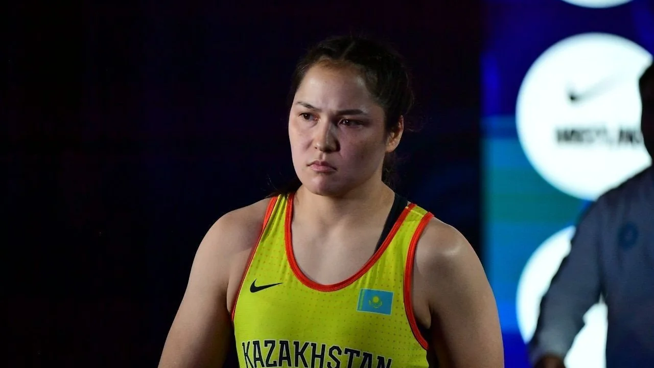 Казахстанка с сиреной вырвала победу у чемпионки мира за медаль ЧА-2025 по борьбе