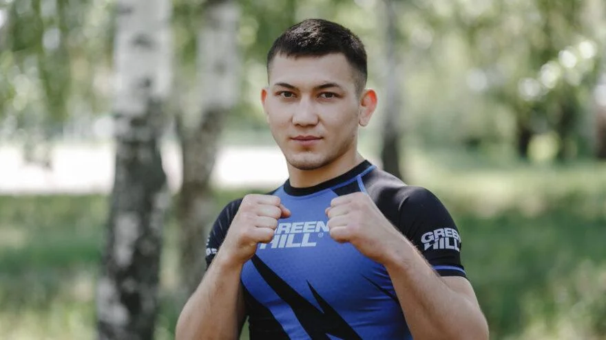 Непобежденный казах начал переговоры с UFC