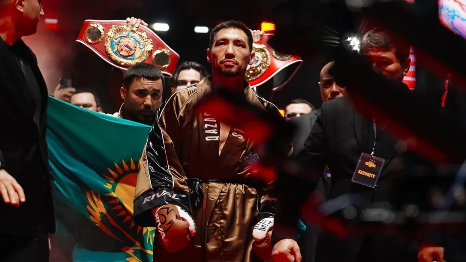 Жанибек Алимханулы нокаутировал Анауэля Нгамиссенге и защитил титулы WBO и IBF