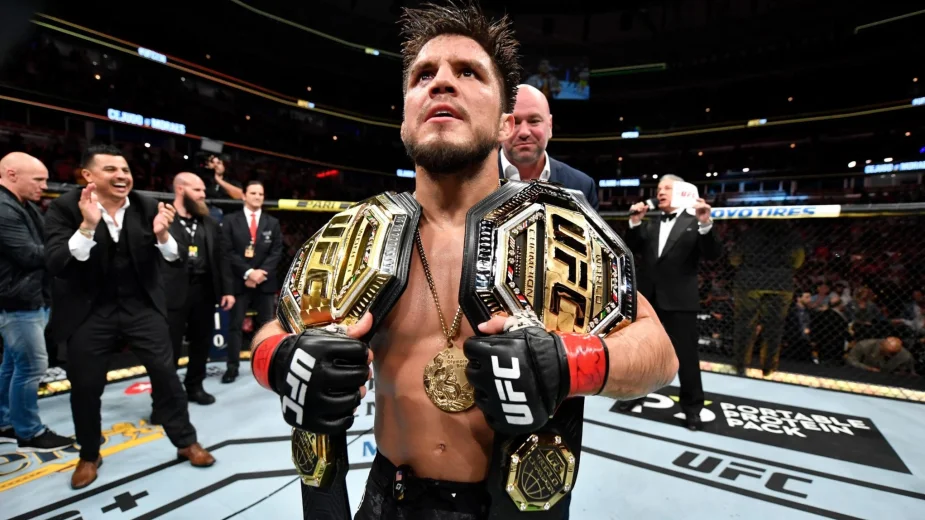У бывшего чемпиона UFC украли чемпионский пояс