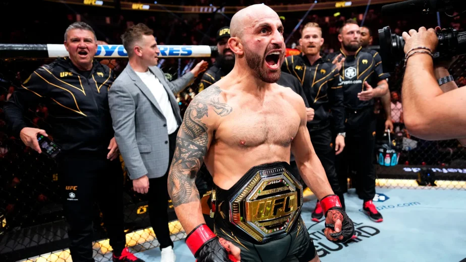 Волкановски вернул титул UFC и стал самым возрастным чемпионом в истории полулегкого веса