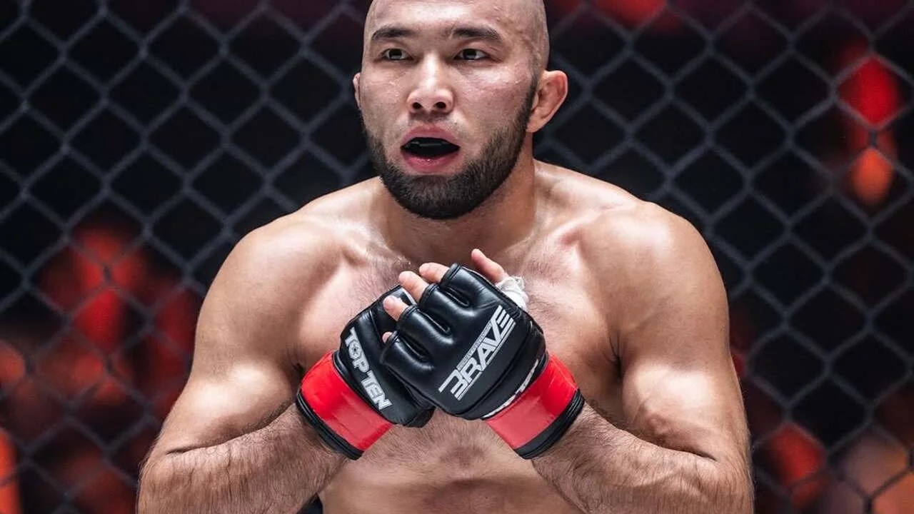 Казахстанец встретится с экс-бойцом UFC. Дальше - Мокаев? 