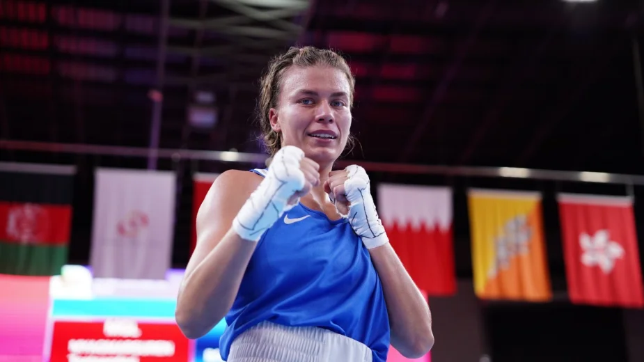 Боксерша из Казахстана победила чемпионку мира и гарантировала себе медаль турнира в Таиланде