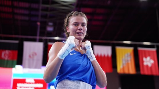 Боксерша из Казахстана победила чемпионку мира и гарантировала себе медаль турнира в Таиланде