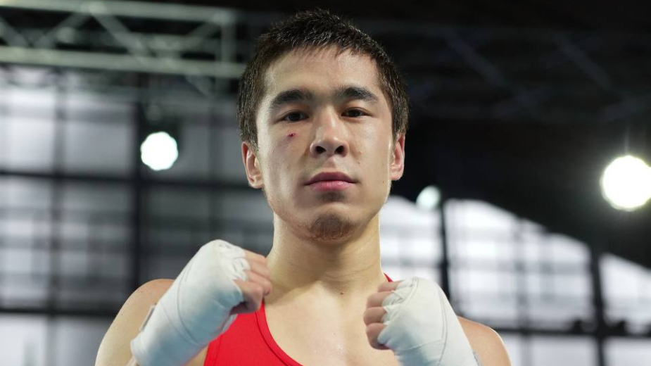 Даниял Сабит отправил соперника в тяжелый нокаут и вышел в финал Eindhoven Box Cup. 