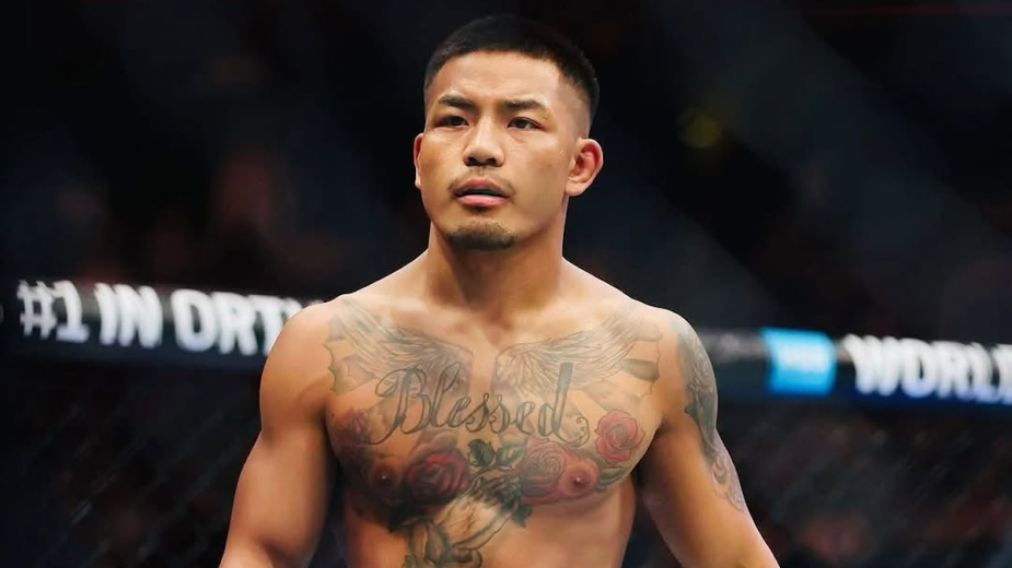 Экс-соперник казахстанца может получить титульный бой в UFC 