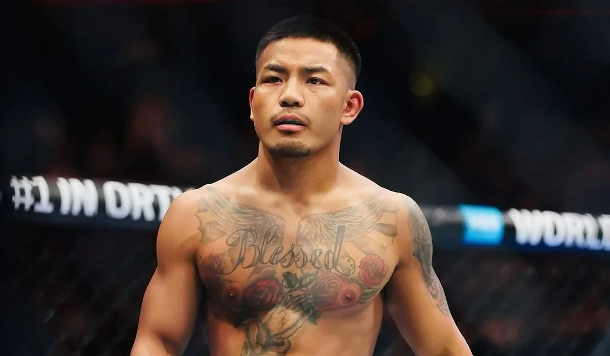 Экс-соперник казахстанца может получить титульный бой в UFC 