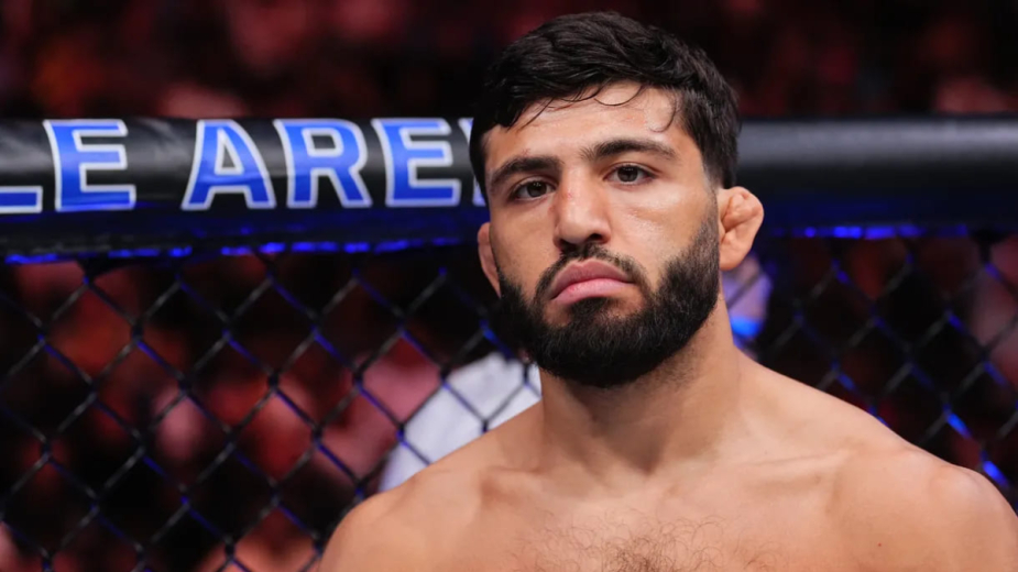 Стало известно, кто может заменить Оливейру и Топурию на UFC 317