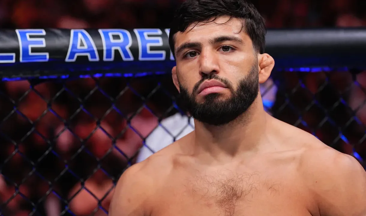 Стало известно, кто может заменить Оливейру и Топурию на UFC 317