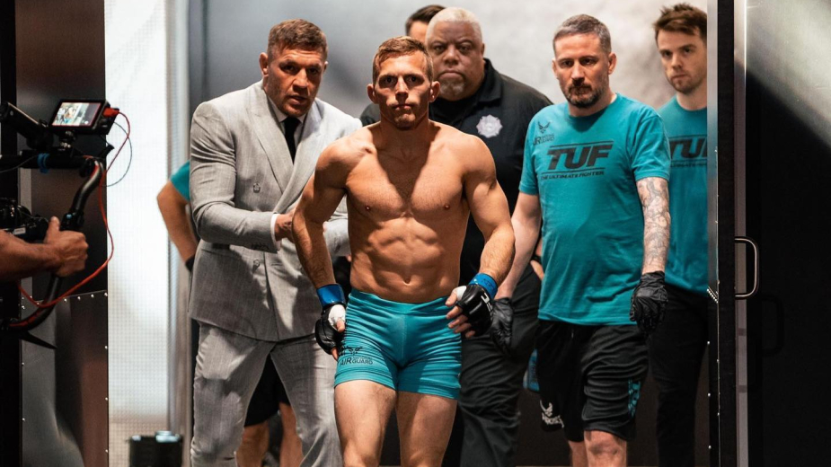 Проигравший Бекзату Алмахану боец уволен из UFC