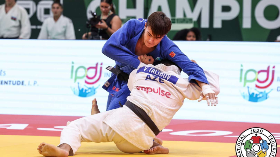 Травмой закончился поединок казахстанца против чемпиона мира по дзюдо