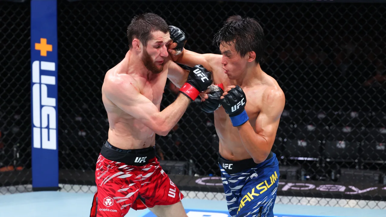 Азат Максум проиграл Тагиру Уланбекову на UFC в Баку 