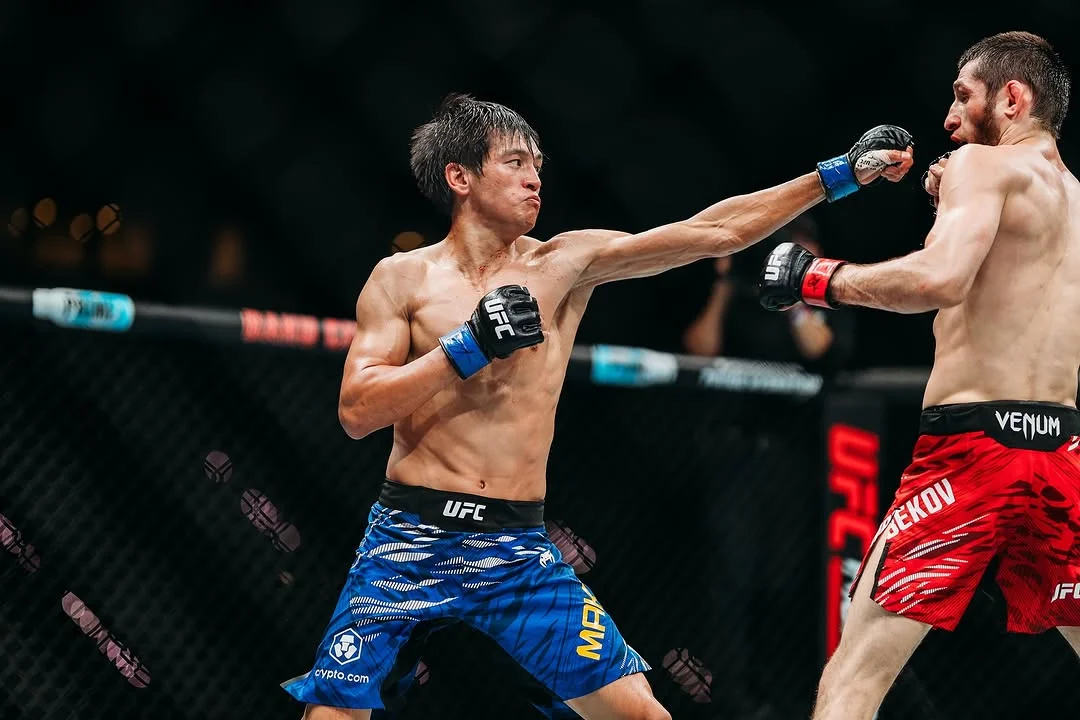 "Три недели подготовки - и все равно я показал бой" - Азат Максум после UFC в Баку