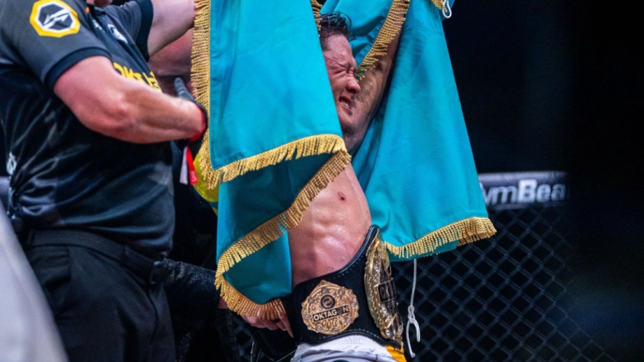 Жалгас Жумагулов стал чемпионом одного из лучших промоушенов Европы: видео боя и интервью 