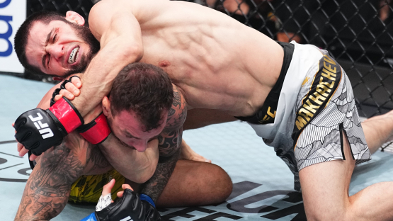 Топурия забрал у Махачева звание лучшего бойца UFC