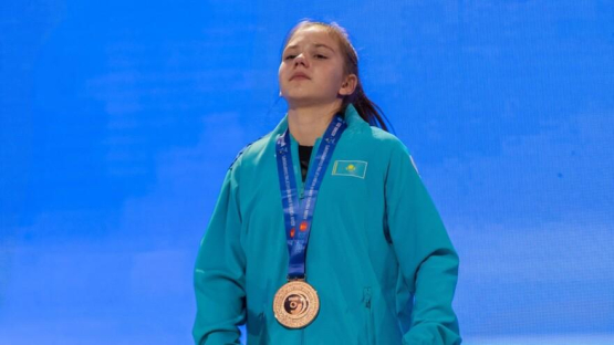 Казахстан завоевал золото на чемпионате Азии по тяжелой атлетике