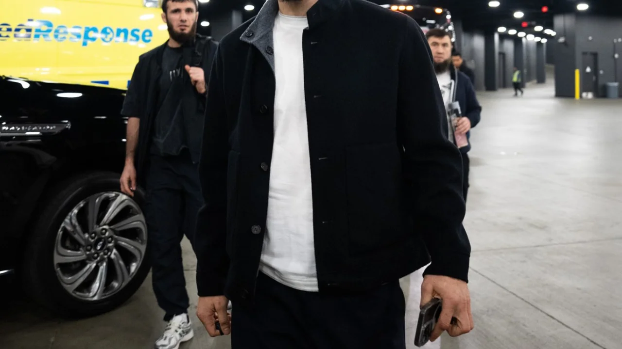 Ислам Махачев высказался о месте проведения боя с Маддаленой