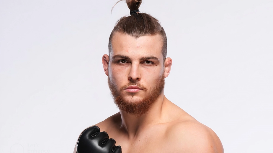 Экс-чемпион казахстанской Naiza зажег перед UFC 318