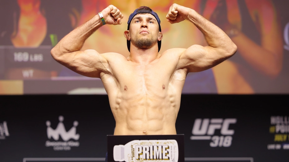 Казахстанец одержал первую победу в UFC после двух поражений