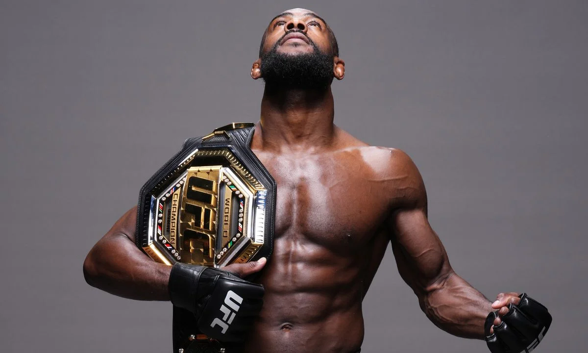 Чемпион UFC отменил схватку в Казахстане