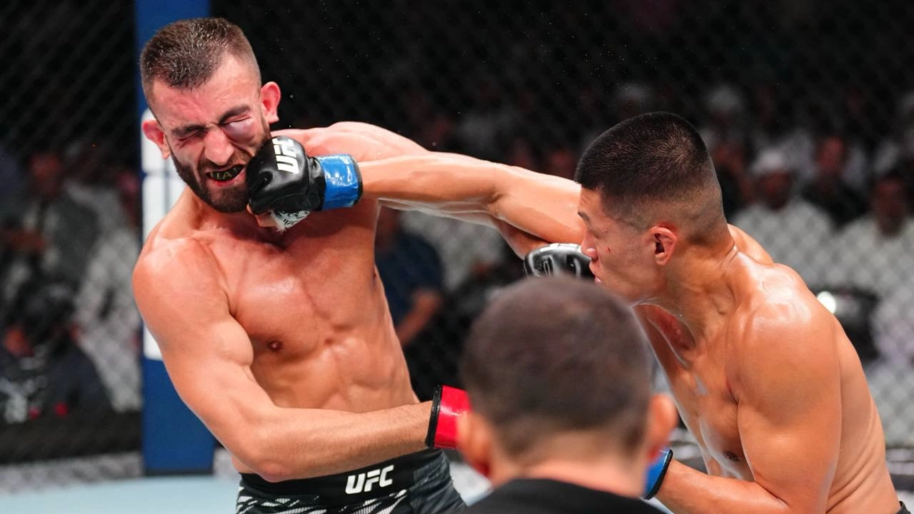 Боец с огромной гематомой установил рекорд UFC по числу нокдаунов за бой