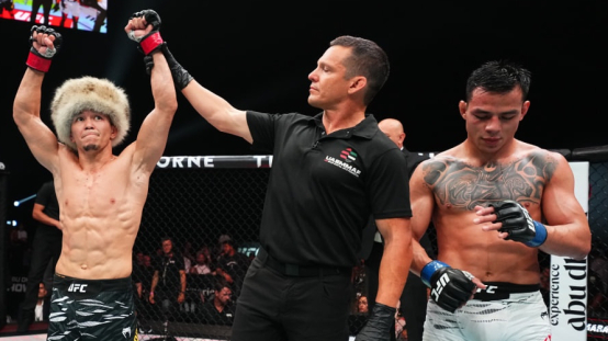 "Совет Шавката? Бить и не убегать". Асу Алмабаев - о пятой победе в UFC 