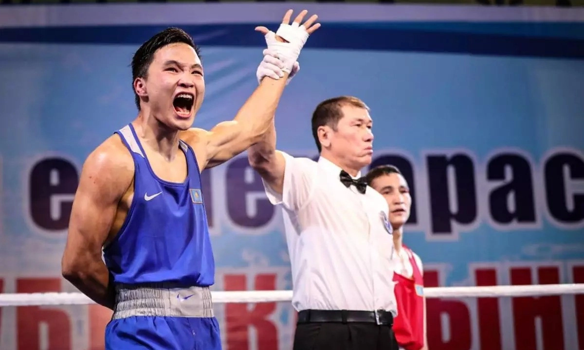 Казахстанский боксер узнал соперника по четвертьфиналу Гран-При WBC