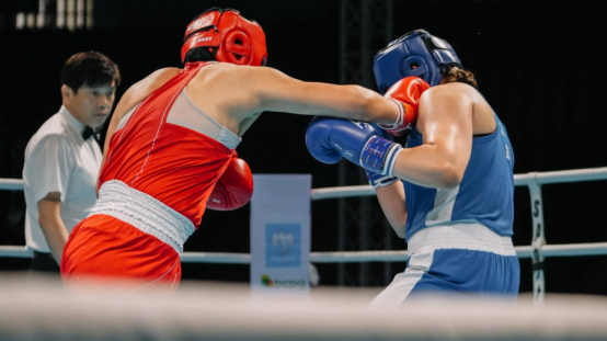 Казахстанская боксёрша переломила ход финала и выиграла золото чемпионата Азии