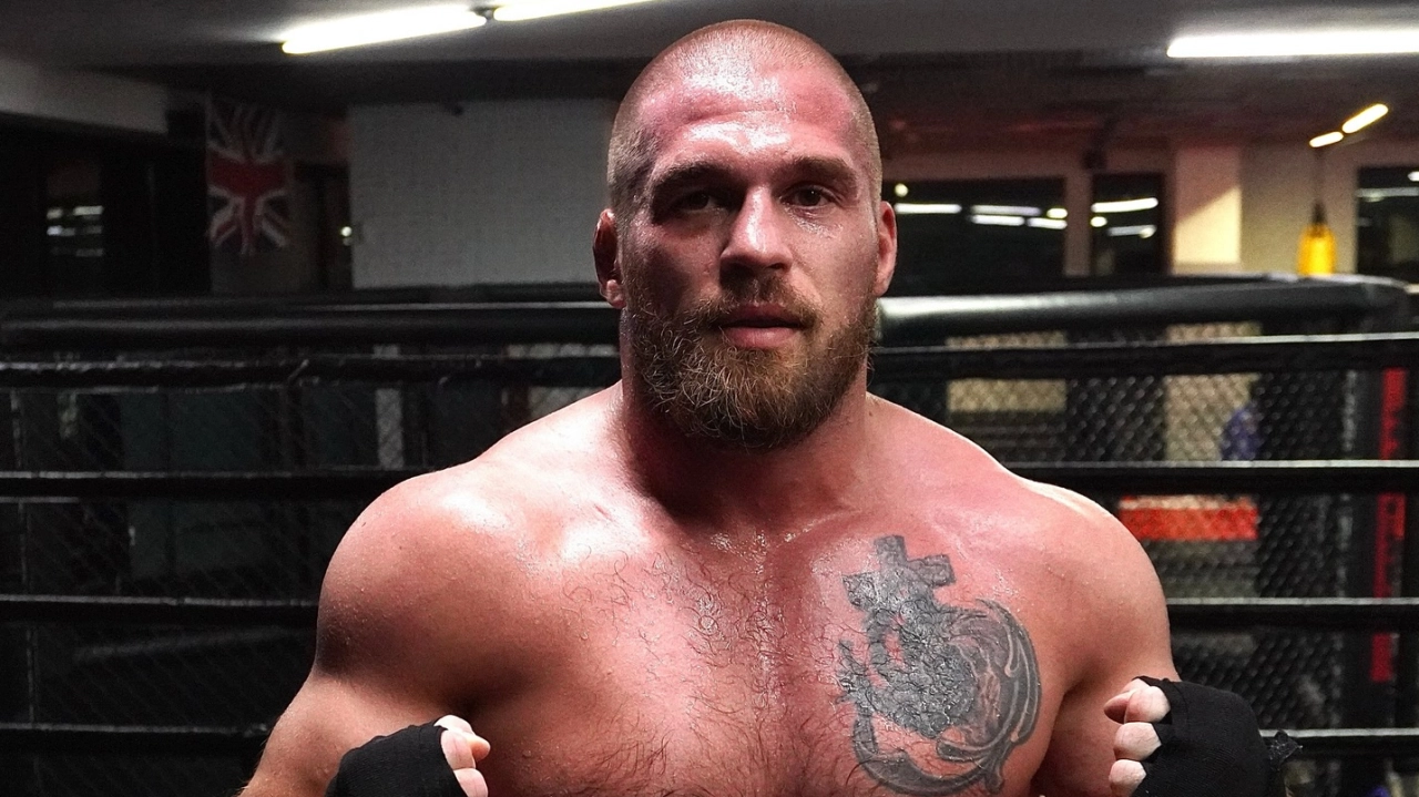 Анонсирован бой Артема Резникова с бывшим бойцом UFC в Алматы