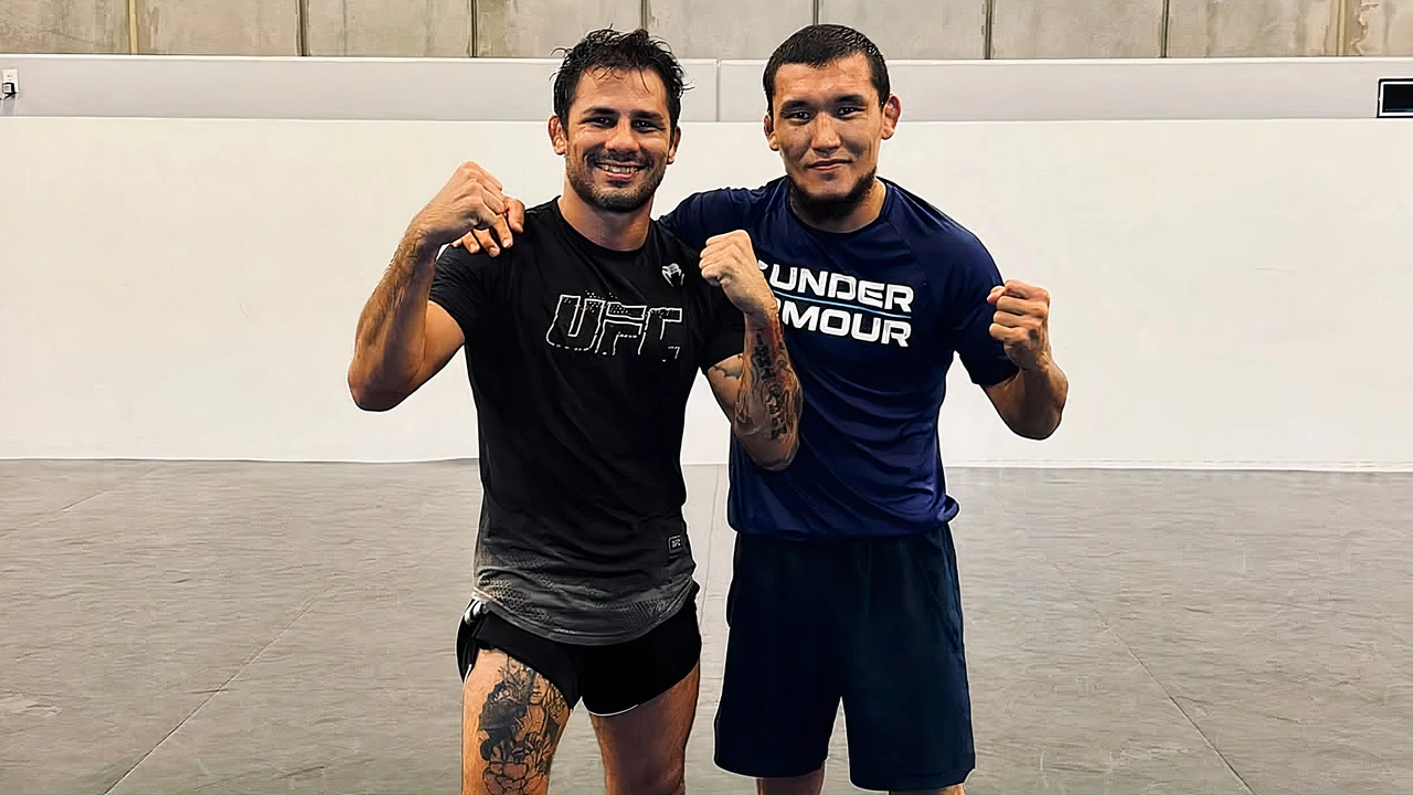 Появилось видео встречи казахстанца Алиби Идириса с чемпионом UFC дивизиона на UFC 319