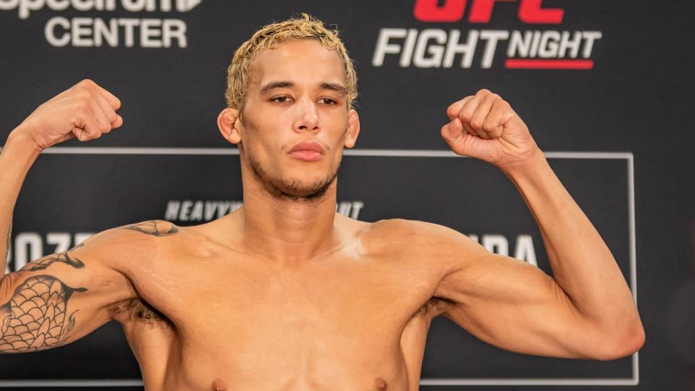 Боец на серии из четырех побед ушел из UFC после отмены боя с узбеком