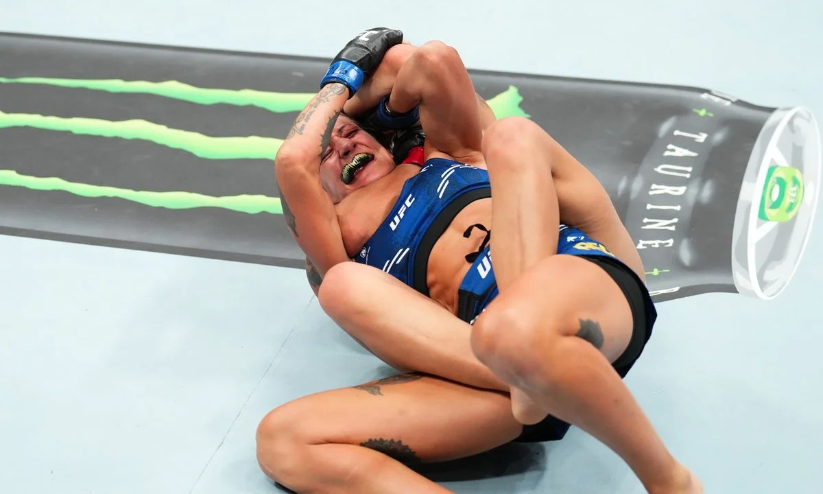 Единственная казахстанка в UFC проиграла последний бой по контракту
