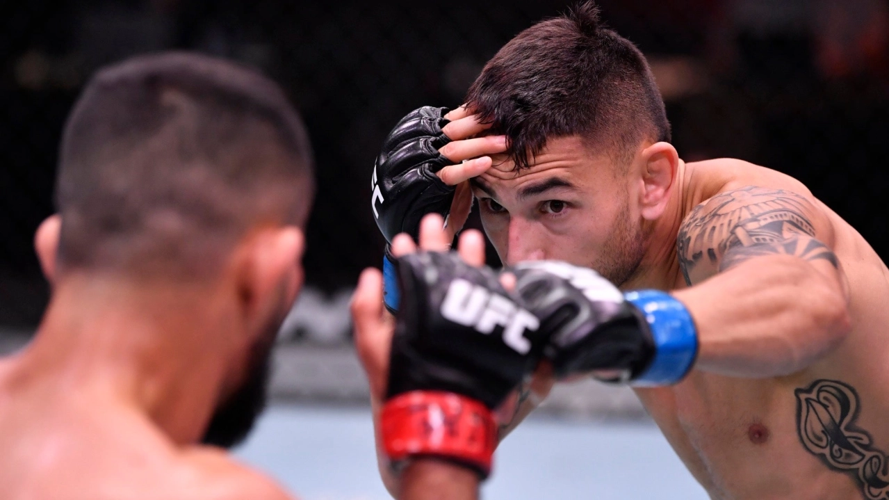 Экс-претендент на титул UFC хочет отомстить казахстанцу за друга. Почему? 