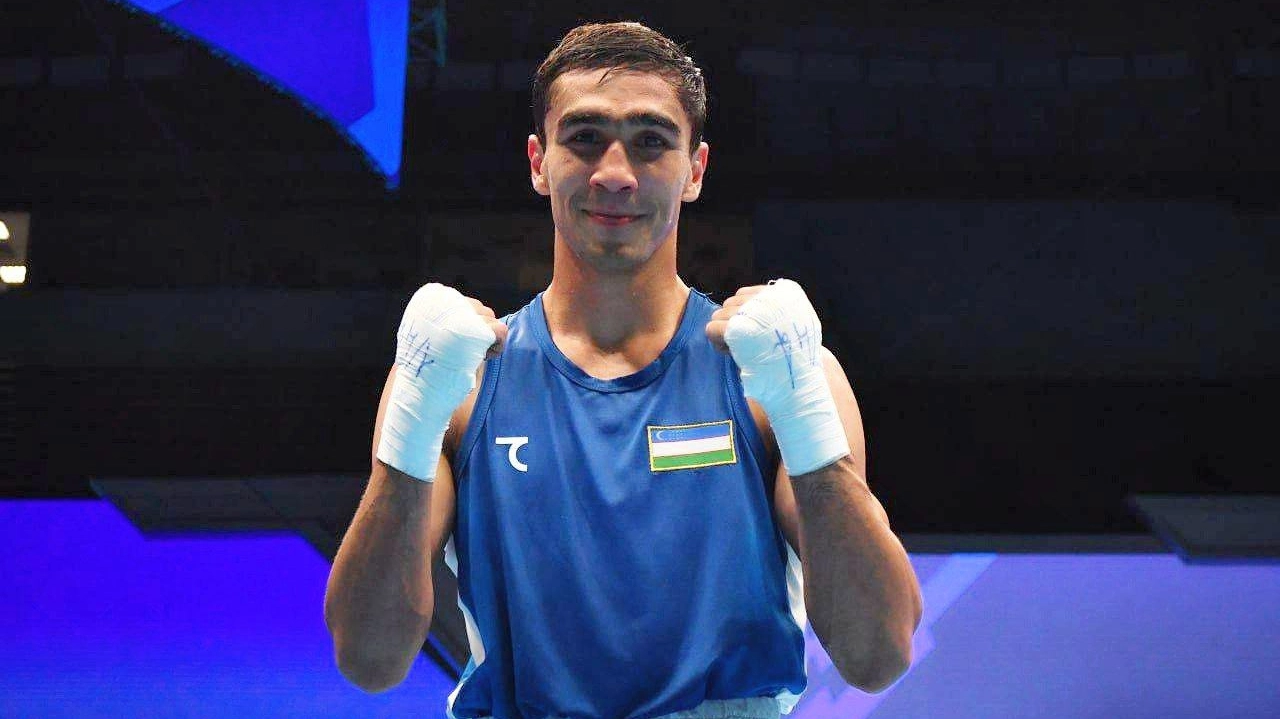 Олимпийский чемпион Абдумалик Халоков стартовал с победы на ЧМ по боксу