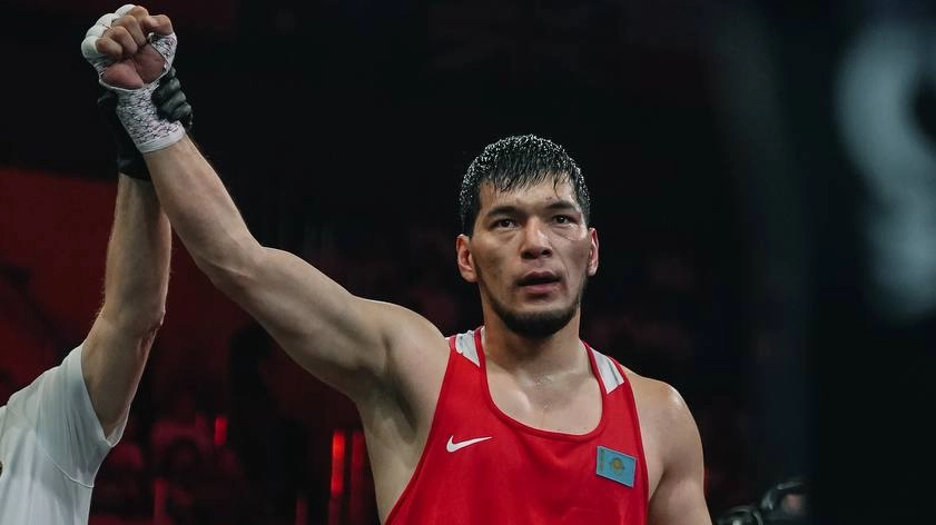 Нурбек Оралбай уверенно стартовал на чемпионате мира по боксу в Ливерпуле