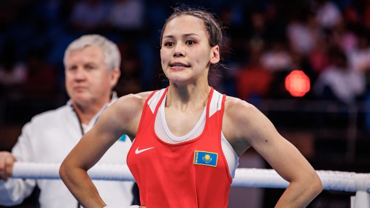 Чемпионка мира из Казахстана выиграла первый бой на ЧМ-2025 по боксу