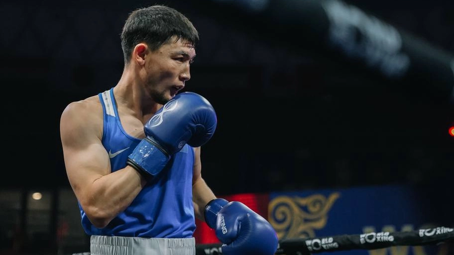Спорный бой казахстанца с олимпийским чемпионом из Узбекистана на ЧМ-2025. Почему-то пропали оценки судей ...