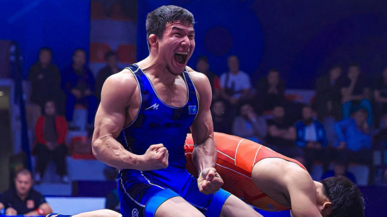 Нуркожа Кайпанов снова совершил камбэк и вышел в полуфинал чемпионата мира