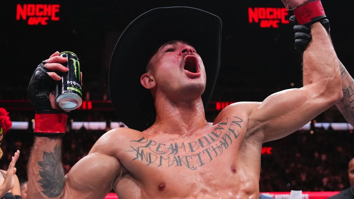 Главный бой турнира UFC 259 завершился зарубой и досрочной победой экс-претендента