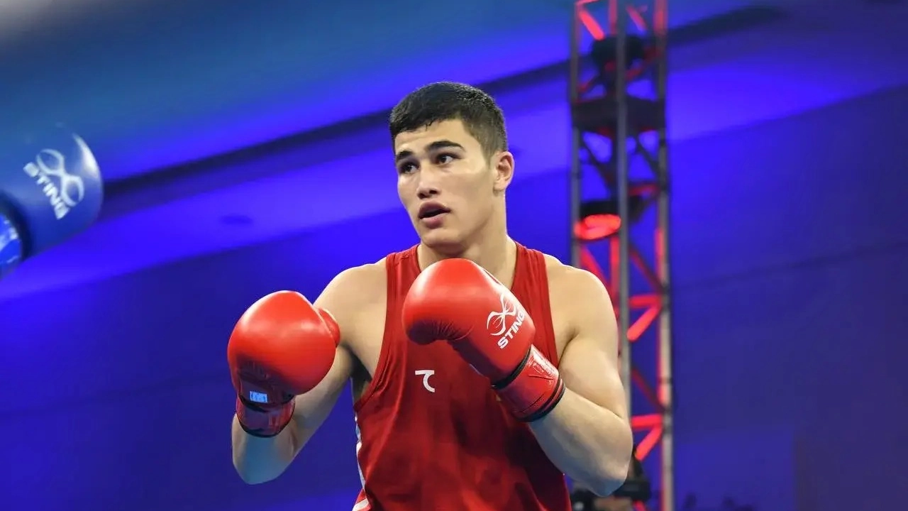 20-летний узбекский боксер стал чемпионом мира в Ливерпуле