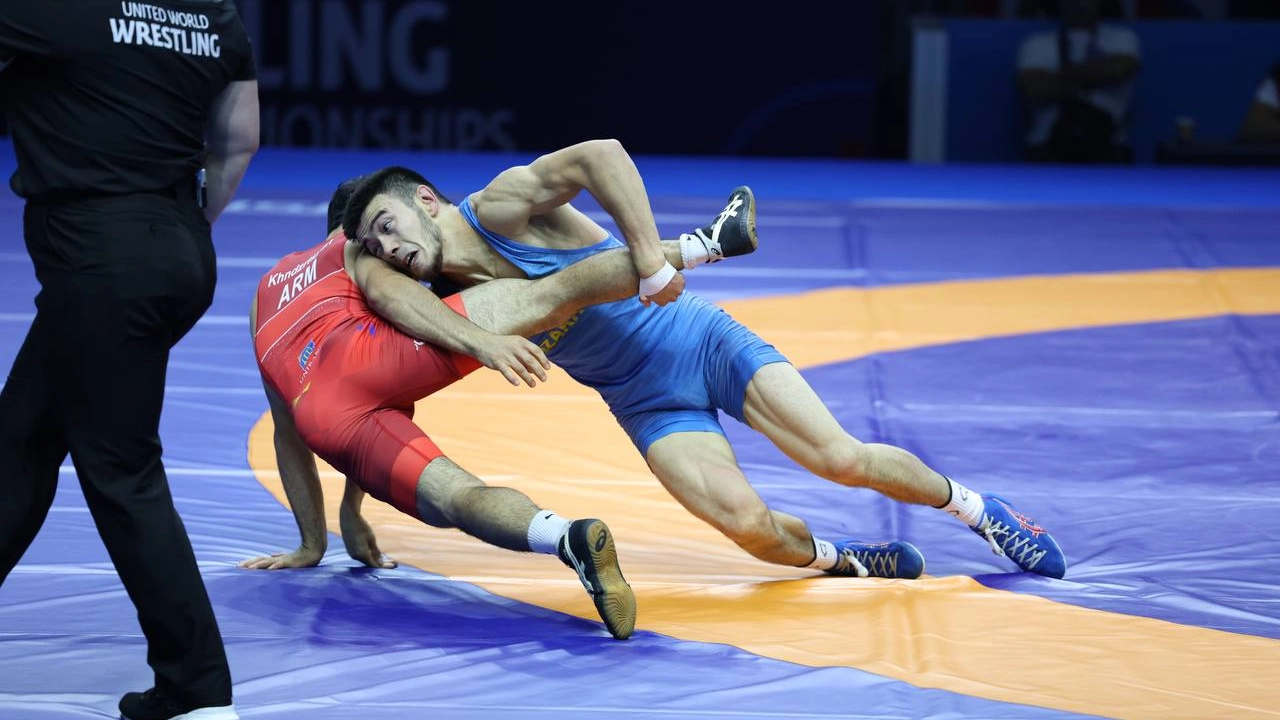 Казахстанец Есенгелди завоевал бронзу чемпионата мира по борьбе-2025