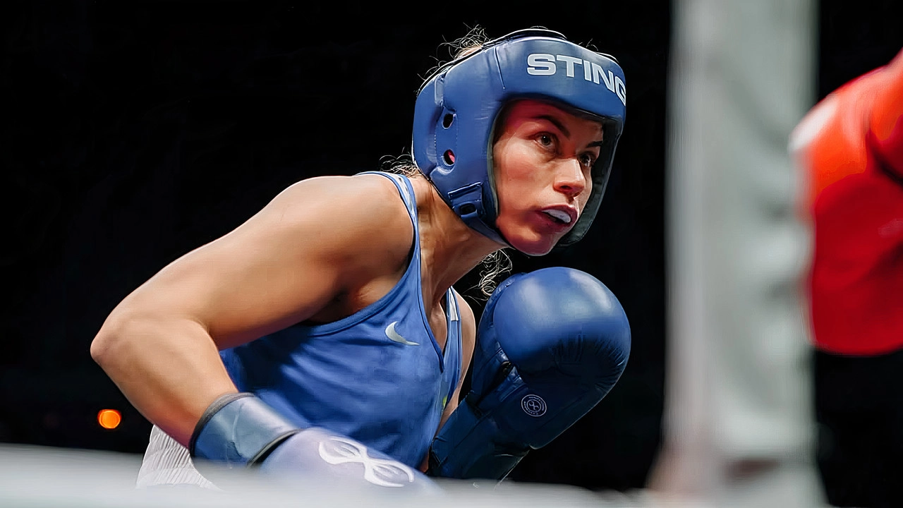 Видео: Наталья Богданова впервые стала чемпионкой мира по боксу