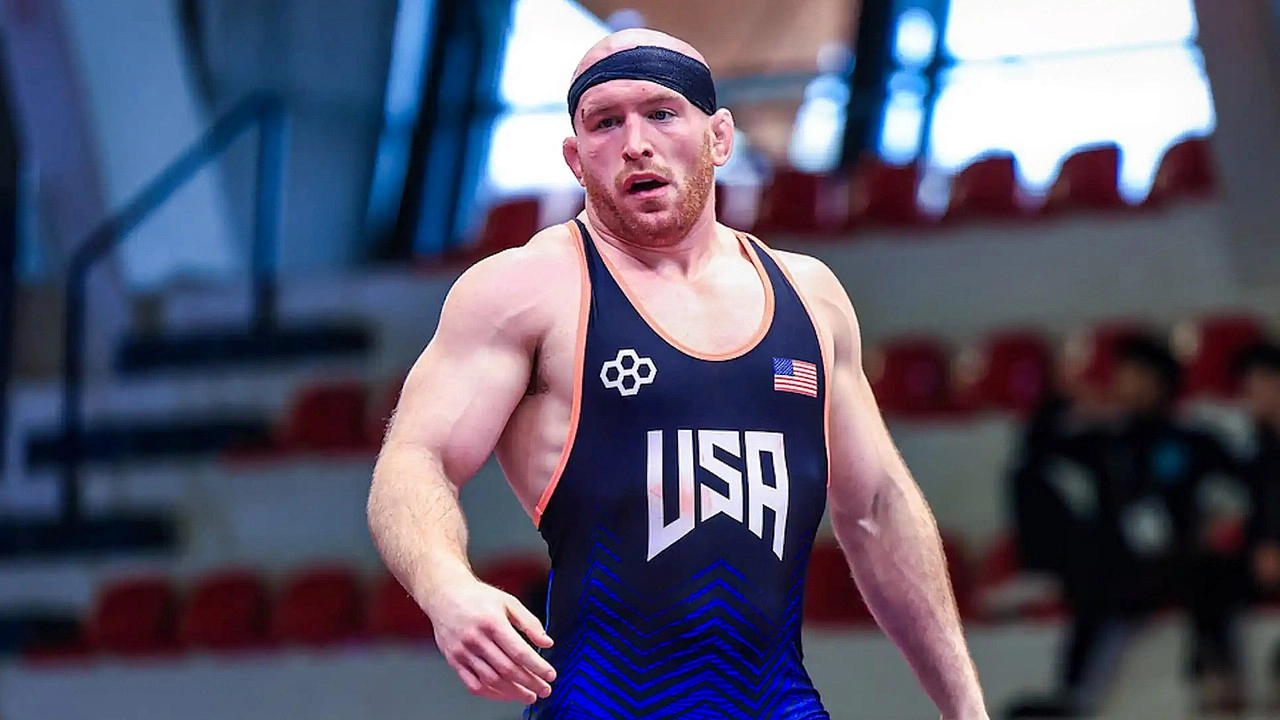 Легенда из США вырвал победу на ЧМ-2025 по борьбе на последних секундах