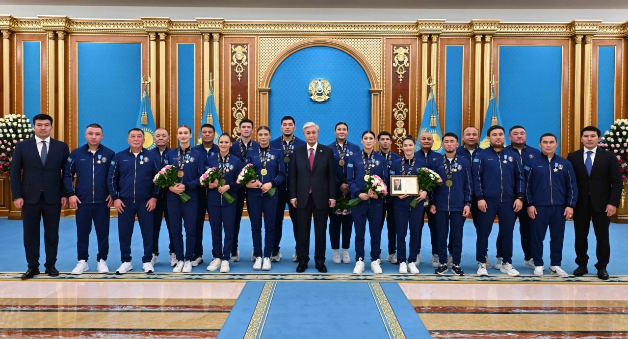 Президент Казахстана наградил сборную по боксу