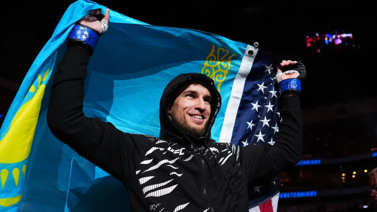 Казахстанец поспарринговался с экс-чемпионом мира по боксу. Дальше - бой на UFC 320 