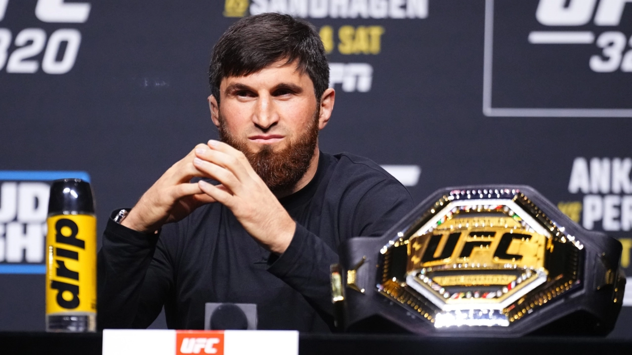 После поражения Анкалаева в UFC не осталось российских чемпионов