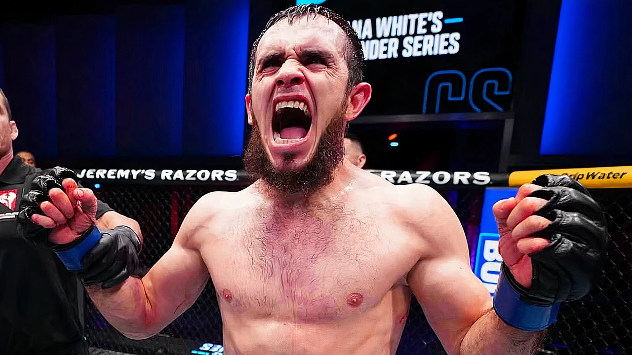 Двух российских бойцов подписали в UFC