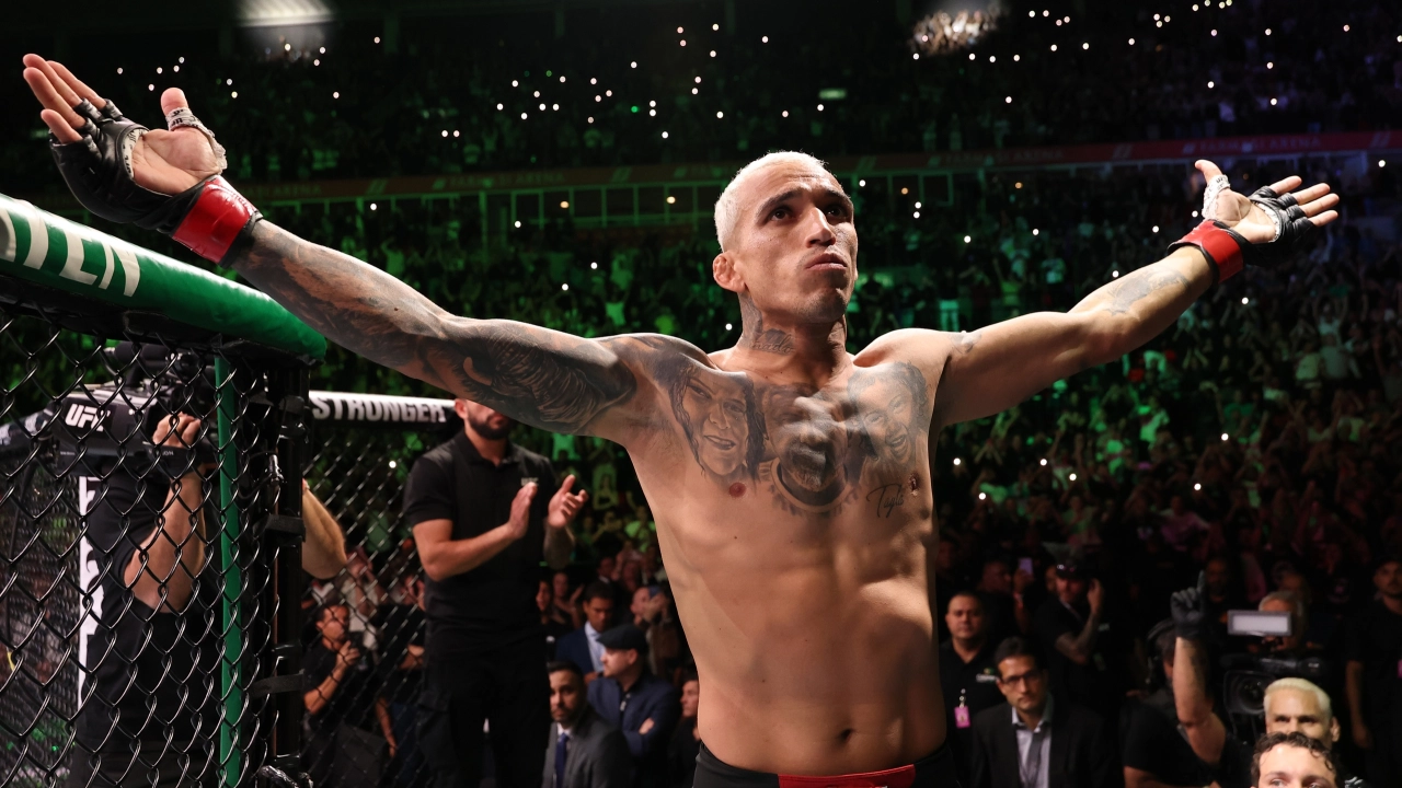 Чарльз Оливейра задушил Матеуша Гамрота на турнире UFC в Рио