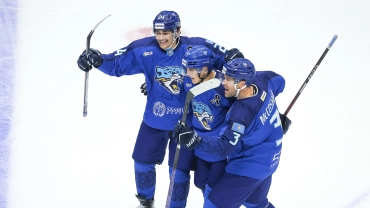 Порно үстелдің астынан киска көрді Түсірілім қыздардың порно видеосы